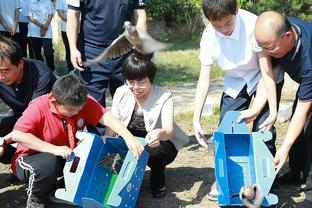 莱夫利回应格威：有东欧在 做好分内事就行 别老盯着自己的名字